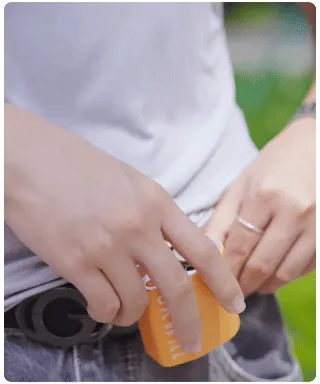 🥵 夏天玩手機最怕發燙卡頓？遊戲玩到一半手都熱了！ 🇯🇵【日本半導體冷卻夾式風扇】強力散熱設計登場🔥 ✨ 夾上即可快速帶走熱量 🎮 手機遊戲 / 直播追劇 / 長時間使用皆適合 💻 手機 平板 筆電多設備適用 ❄️ 小巧夾式設計 隨時享受清爽使用體驗 告別燙手困擾，夏日3C降溫必備！ - 29