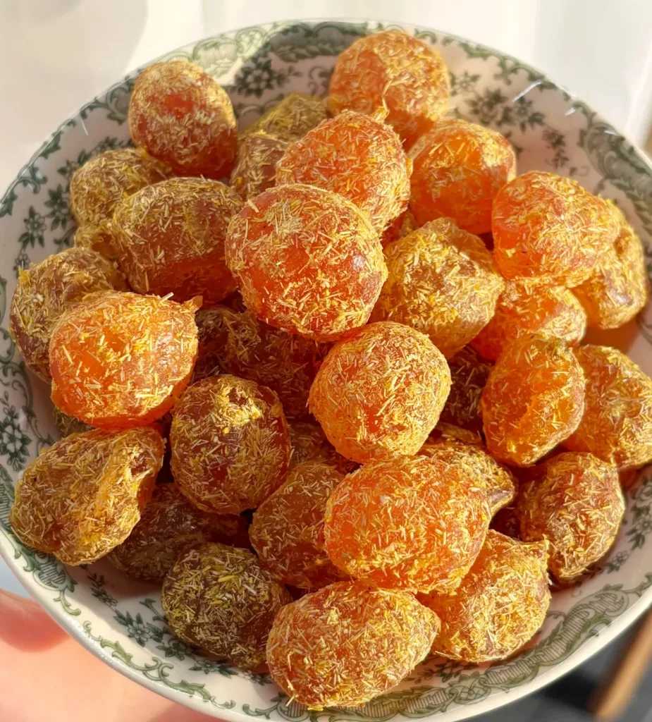 🍊 宜蘭季節限定上市 錯過再等一年 【山藥陳皮甘草金桔】 限時福利優惠中 ✅ 嚴選優質金桔與草本原料 ✅ 自然晾曬製作 保留食材原有風味 ✅ 果香濃郁 酸甜適口 果肉細緻柔軟 入口散發自然金桔清香 層次豐富 越吃越涮嘴 大人小孩都喜愛 - 3